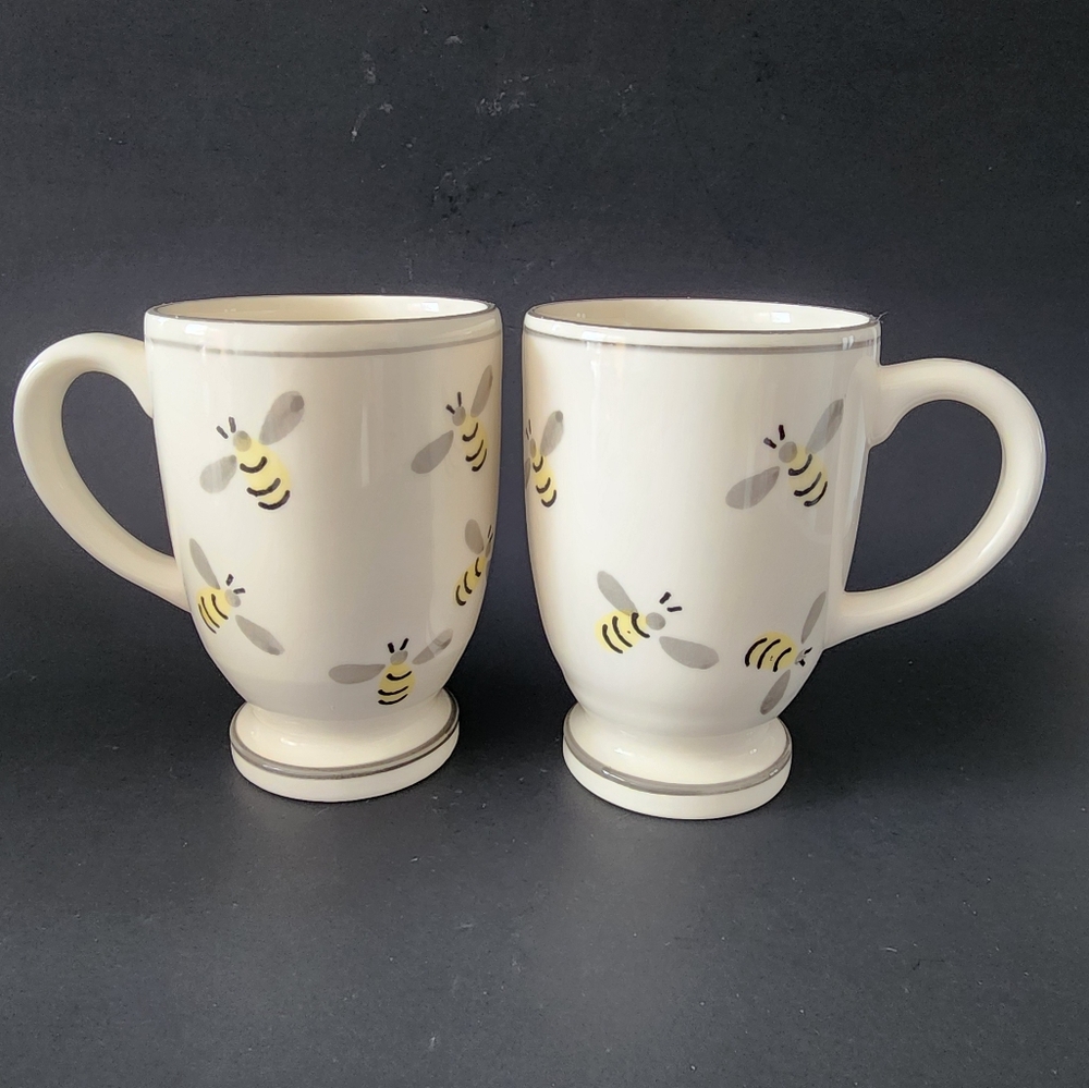 Bee Coffee Mug Set of 2 Footed 14 fl oz Hand Painted Portugal Matceramica